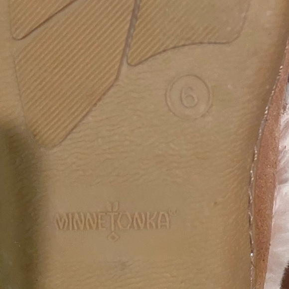 MINNETONKA Moccasin - Picture 6 of 7